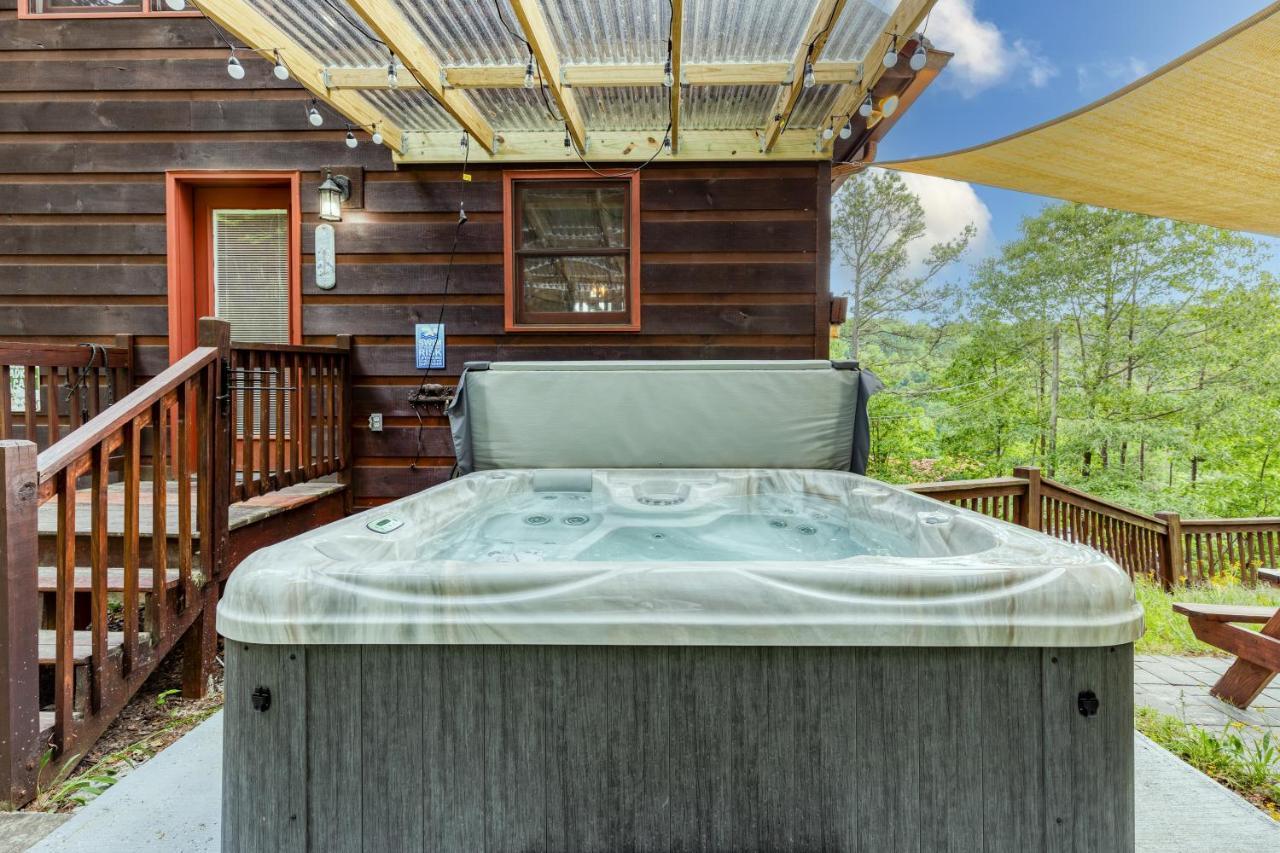 Trout N' About Your Blue Ridge Mountains Retreat, Hot Tub + Game Room! Ellijay Exterior photo