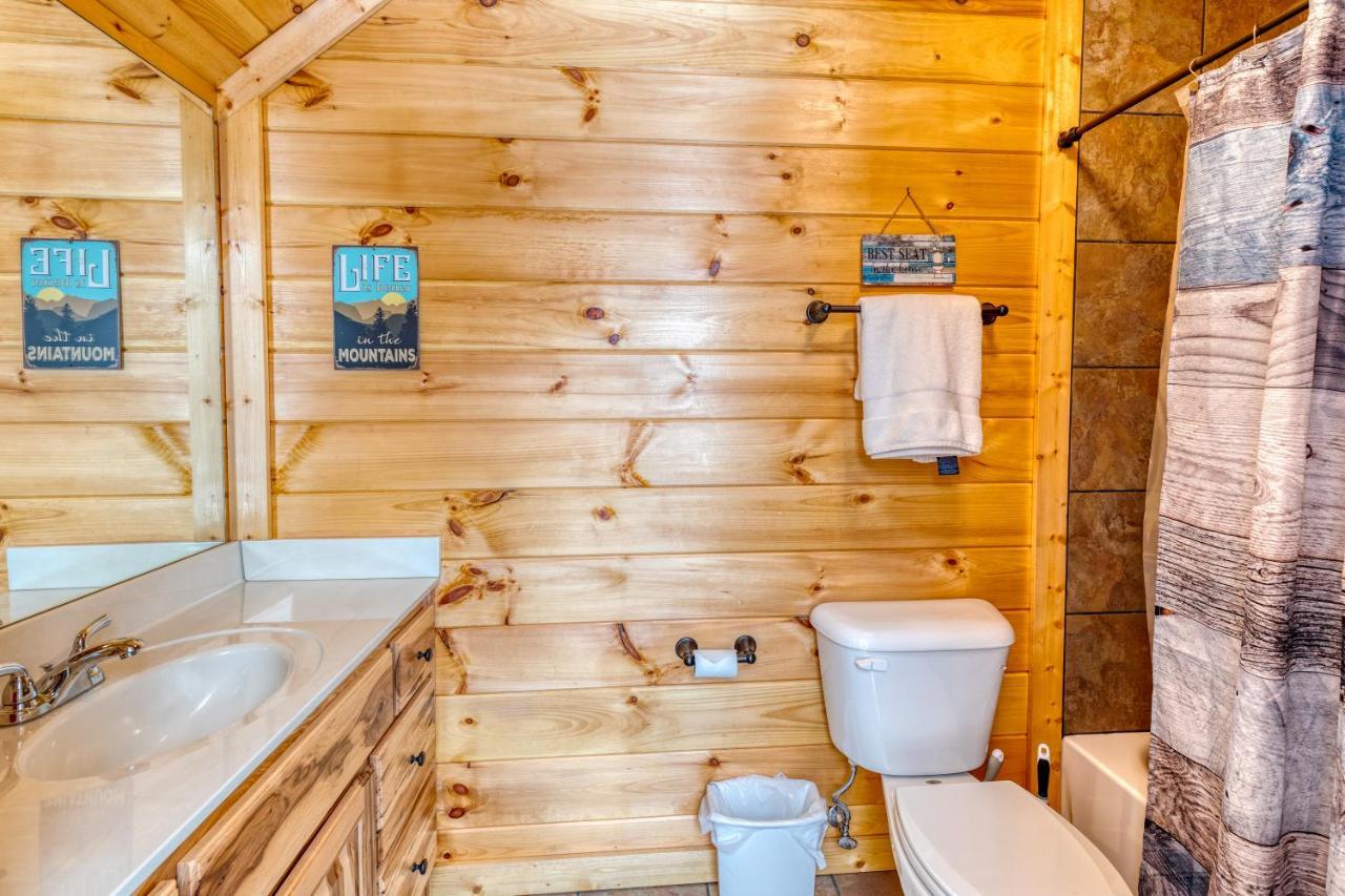 Trout N' About Your Blue Ridge Mountains Retreat, Hot Tub + Game Room! Ellijay Exterior photo